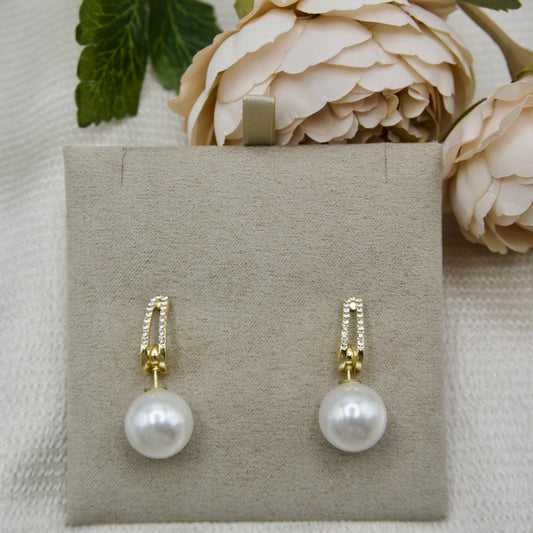 Hoop pearl earrings