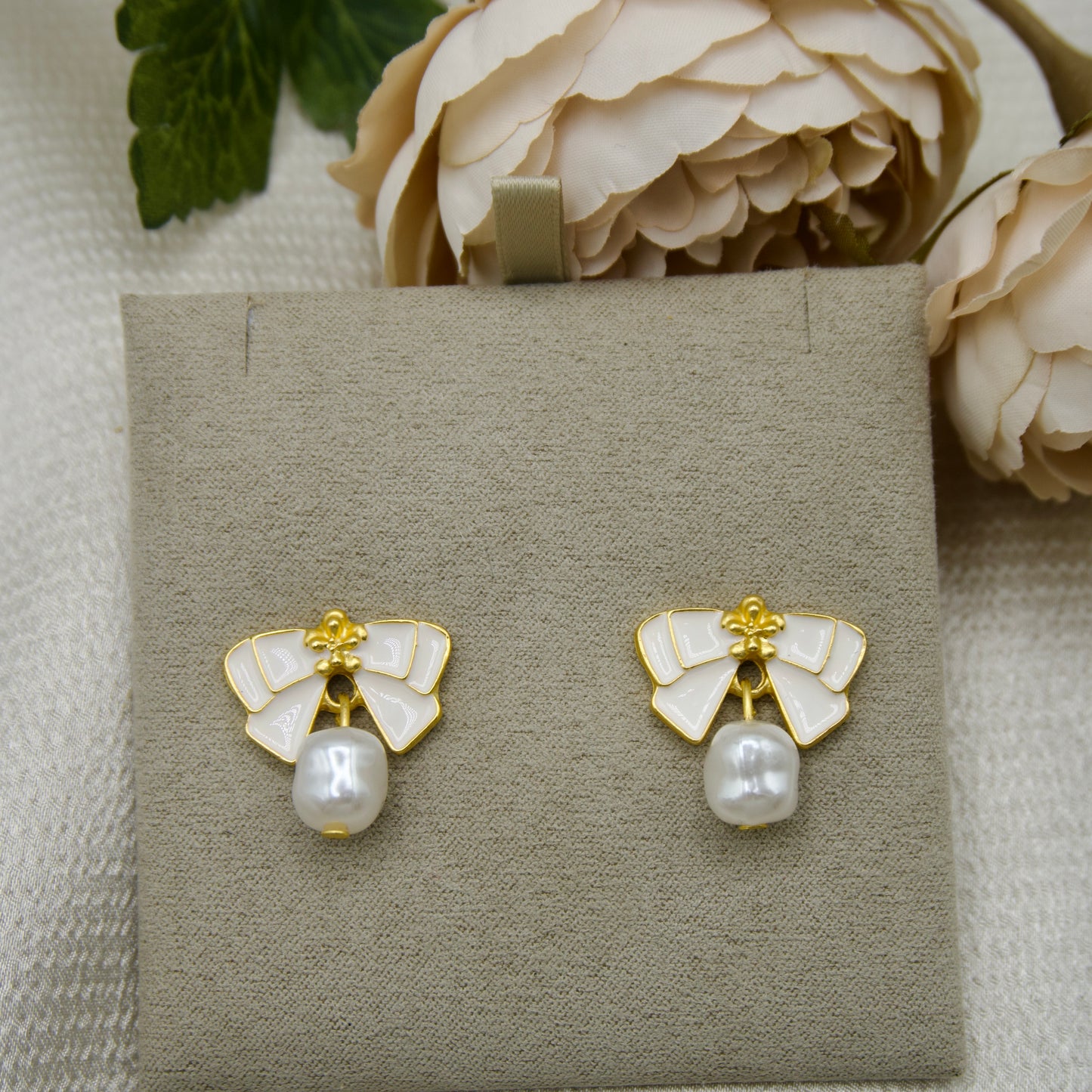 White bow earrings